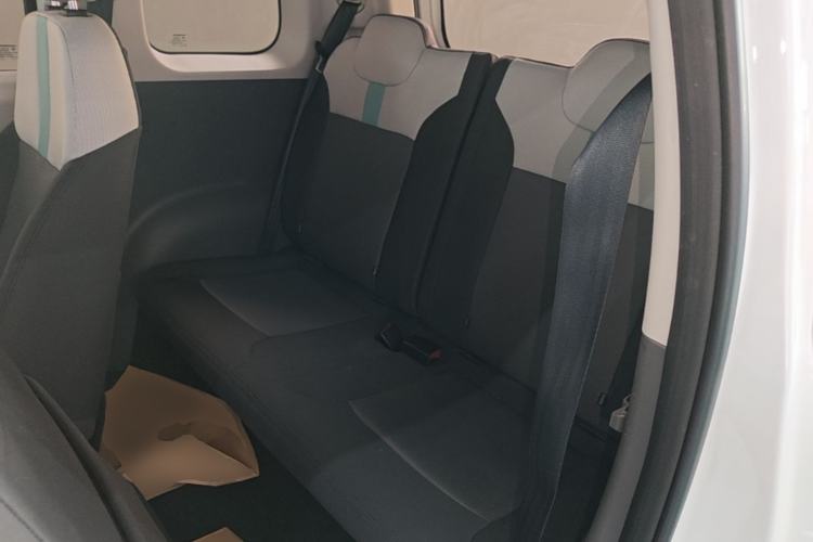 Used CHANGAN NEVO Lumin 2022 155 km – Refreshingly Sweet Edition Left Rear Seat
