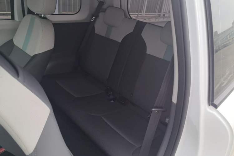 Used CHANGAN NEVO Lumin 2022 155 km – Refreshingly Sweet Edition Left Rear Seat
