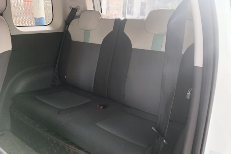 Used CHANGAN NEVO Lumin 2022 155 km – Refreshingly Sweet Edition Left Rear Seat