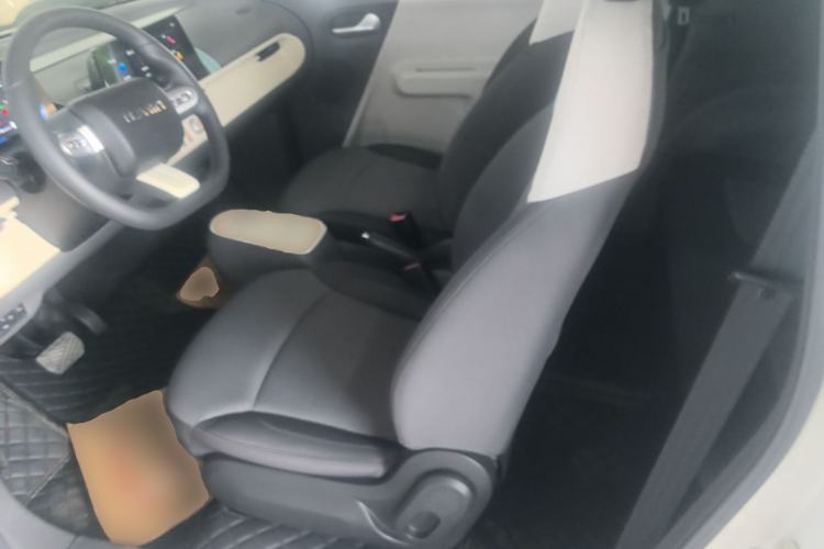 Used CHANGAN NEVO Lumin 2022 155 km – Refreshingly Sweet Edition Left Rear Seat