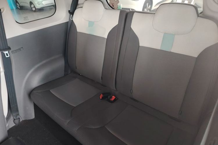 Used CHANGAN NEVO Lumin 2022 155 km – Refreshingly Sweet Edition Left Rear Seat