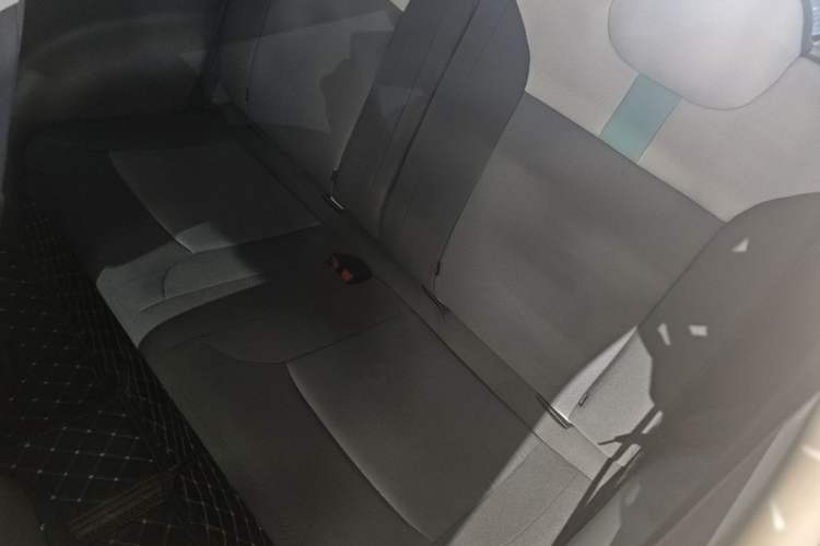 Used CHANGAN NEVO Lumin 2022 155 km – Refreshingly Sweet Edition Left Rear Seat