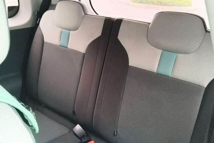Used CHANGAN NEVO Lumin 2022 155 km – Refreshingly Sweet Edition Left Rear Seat