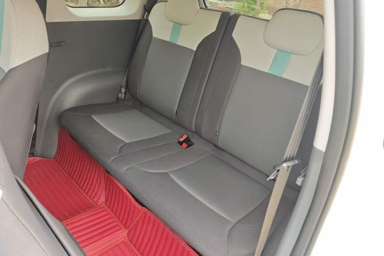 Used CHANGAN NEVO Lumin 2022 155 km – Refreshingly Sweet Edition Left Rear Seat