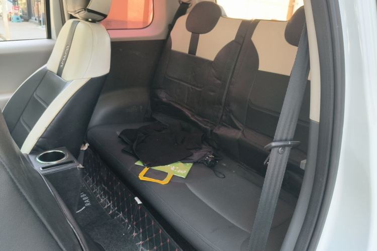 Used CHANGAN NEVO Lumin 2022 155 km – Refreshingly Sweet Edition Left Rear Seat
