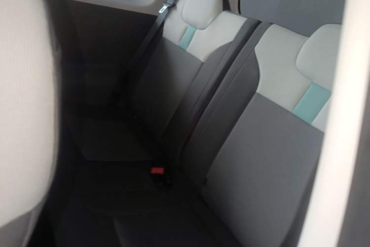Used CHANGAN NEVO Lumin 2022 155 km – Refreshingly Sweet Edition Left Rear Seat