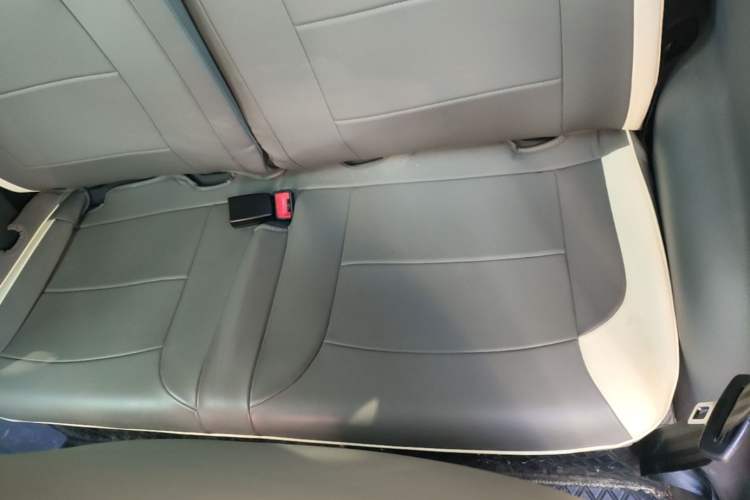 Used CHANGAN NEVO Lumin 2022 155 km – Refreshingly Sweet Edition Left Rear Seat