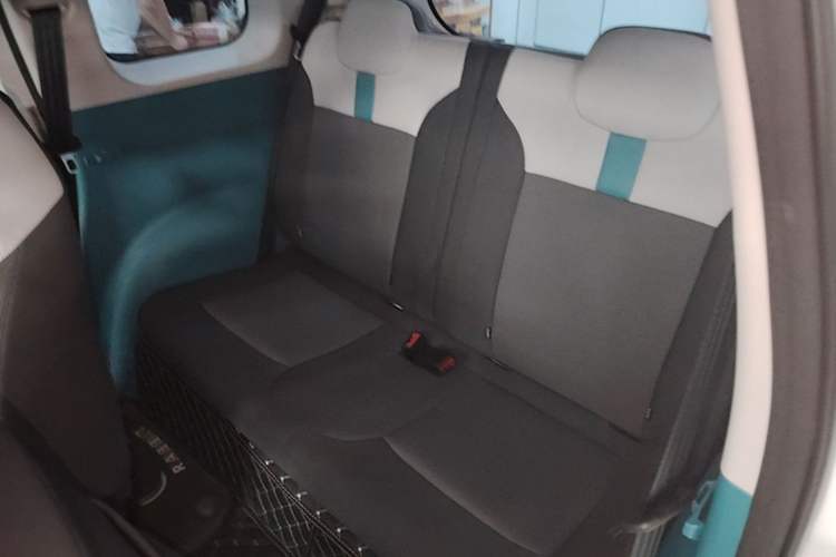 Used CHANGAN NEVO Lumin 2022 155 km – Refreshingly Sweet Edition Left Rear Seat