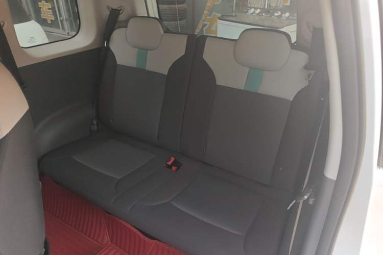 Used CHANGAN NEVO Lumin 2022 155 km – Refreshingly Sweet Edition Left Rear Seat