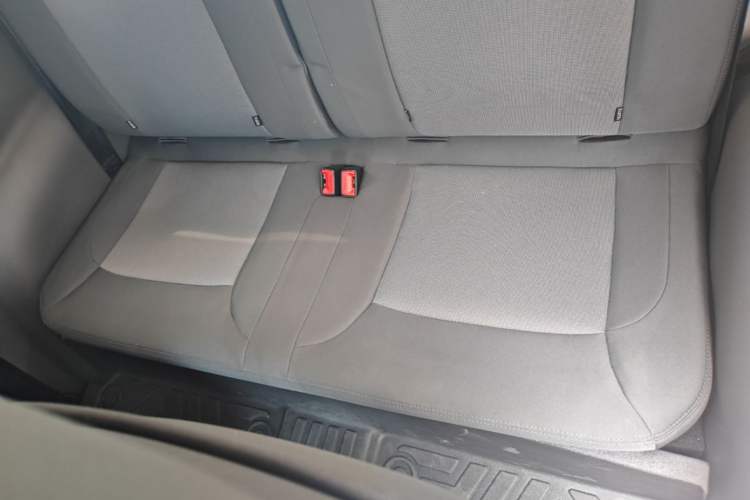 Used CHANGAN NEVO Lumin 2022 155 km – Refreshingly Sweet Edition Left Rear Seat