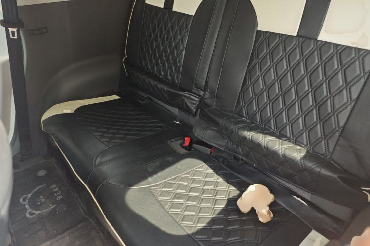 Used CHANGAN NEVO Lumin 2022 155 km – Refreshingly Sweet Edition Left Rear Seat