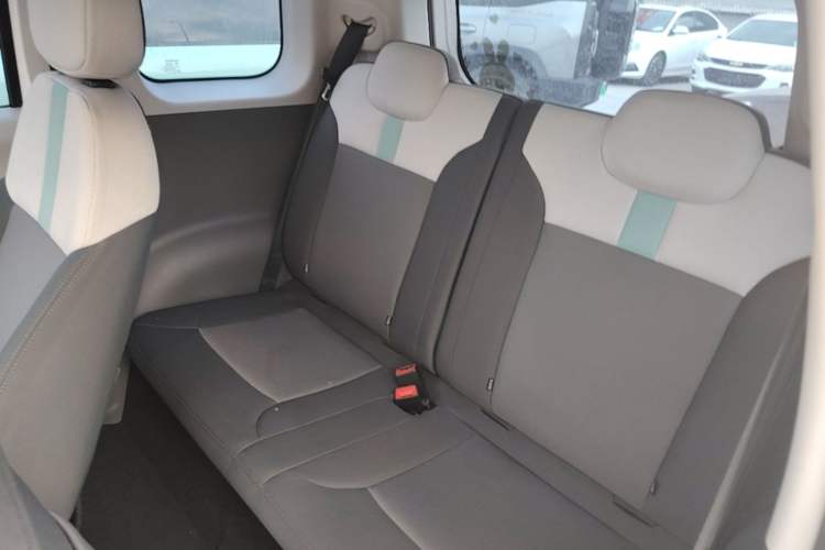 Used CHANGAN NEVO Lumin 2022 155 km – Refreshingly Sweet Edition Left Rear Seat