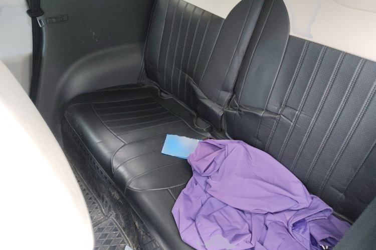Used CHANGAN NEVO Lumin 2022 155 km – Refreshingly Sweet Edition Left Rear Seat