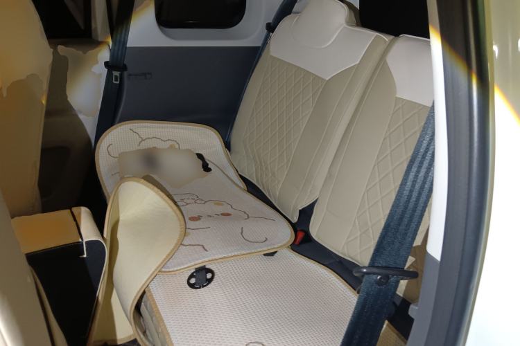 Used CHANGAN NEVO Lumin 2022 155 km – Refreshingly Sweet Edition Left Rear Seat
