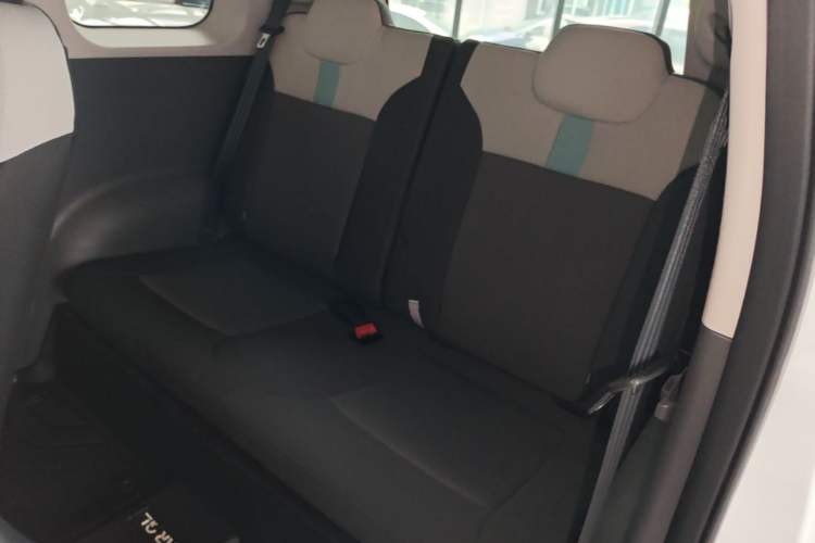 Used CHANGAN NEVO Lumin 2022 155 km – Refreshingly Sweet Edition Left Rear Seat