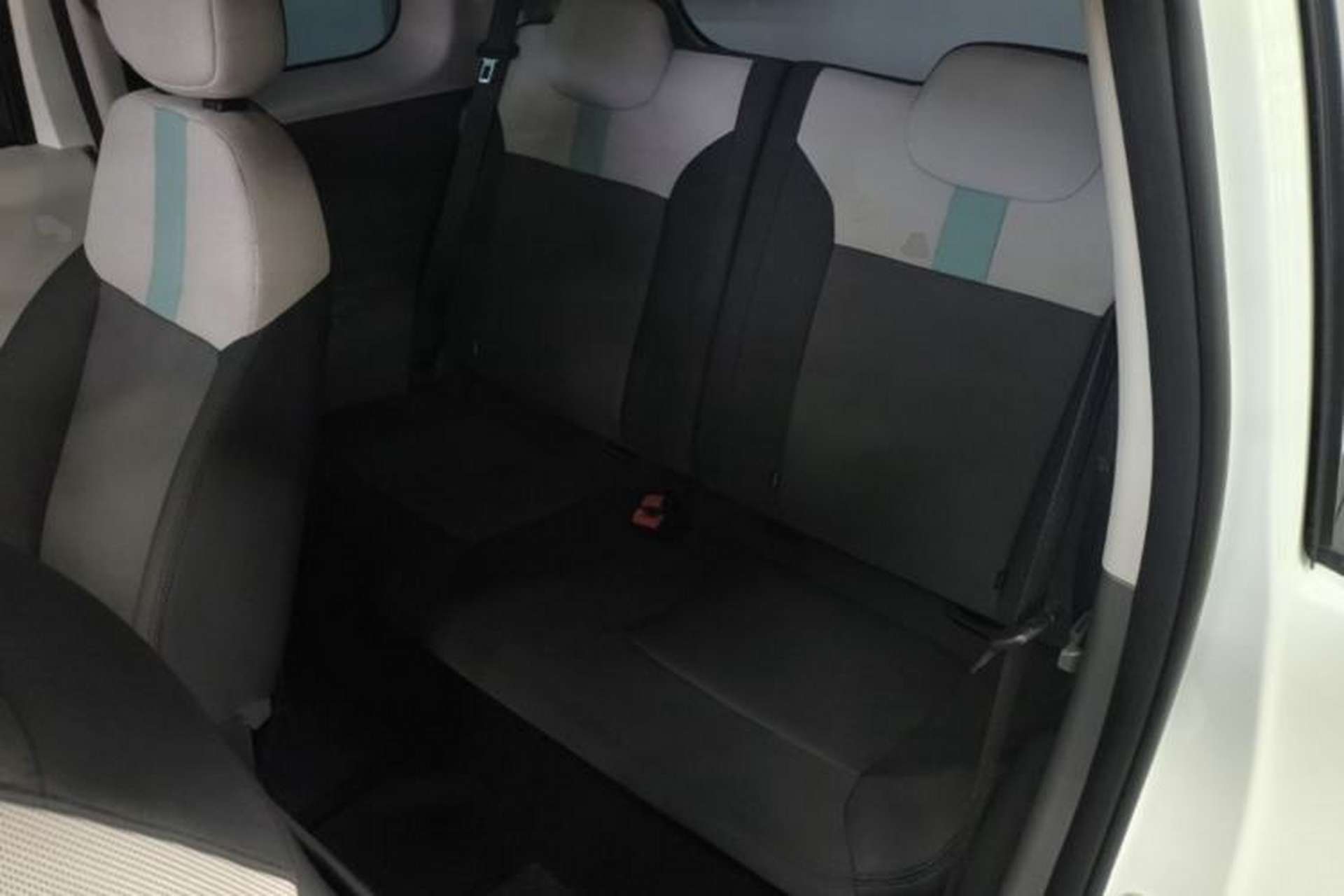 Used CHANGAN NEVO Lumin 2022 155 km – Refreshingly Sweet Edition Left Rear Seat