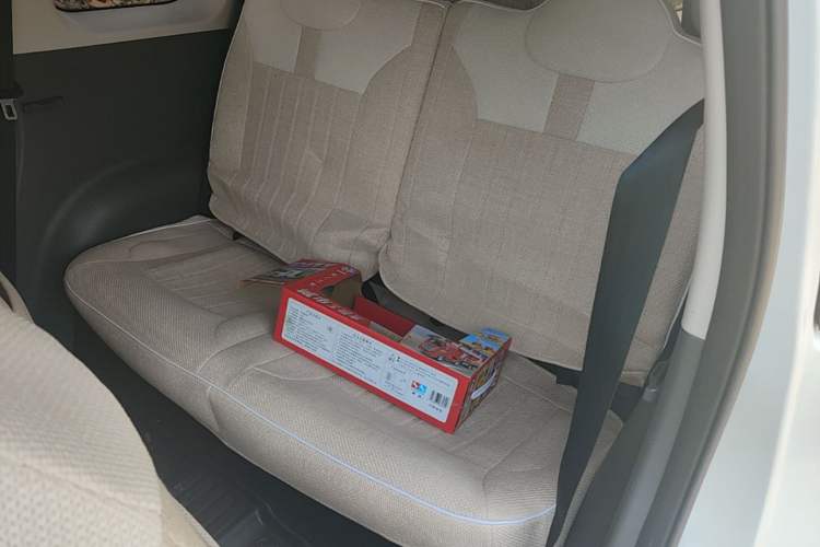 Used CHANGAN NEVO Lumin 2022 155 km – Refreshingly Sweet Edition Left Rear Seat