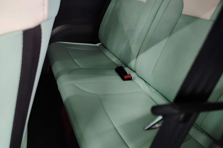 Used CHANGAN NEVO Lumin 2022 155 km – Refreshingly Sweet Edition Left Rear Seat