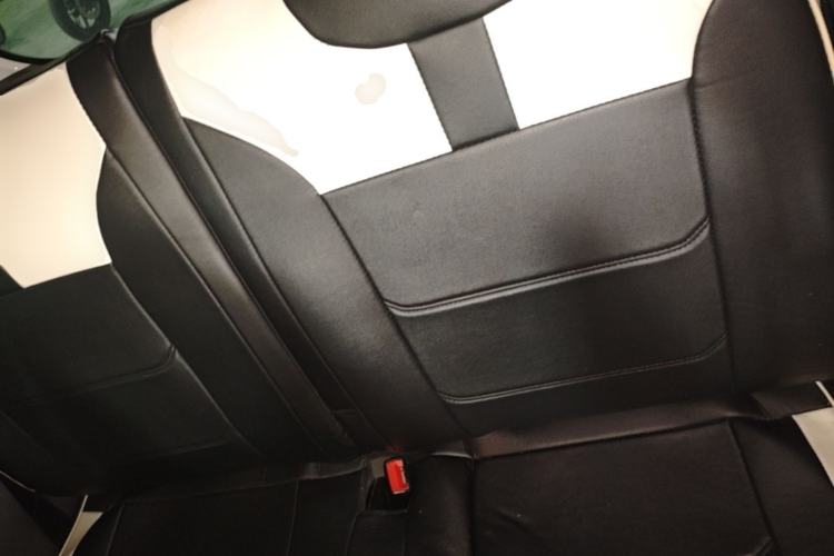 Used CHANGAN NEVO Lumin 2022 155 km – Refreshingly Sweet Edition Left Rear Seat
