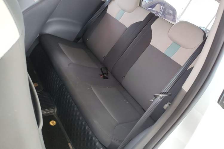Used CHANGAN NEVO Lumin 2022 155 km – Refreshingly Sweet Edition Left Rear Seat