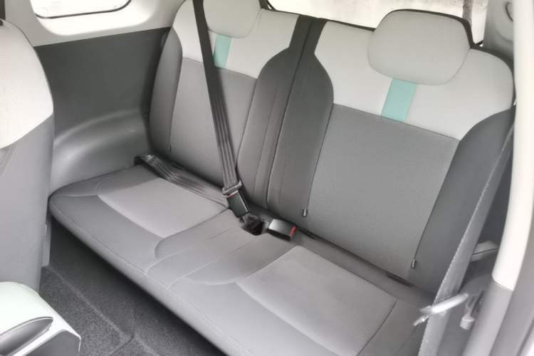 Used CHANGAN NEVO Lumin 2022 155 km – Refreshingly Sweet Edition Left Rear Seat