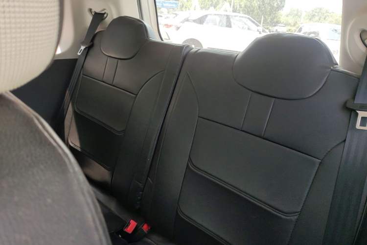 Used CHANGAN NEVO Lumin 2022 155 km – Refreshingly Sweet Edition Left Rear Seat