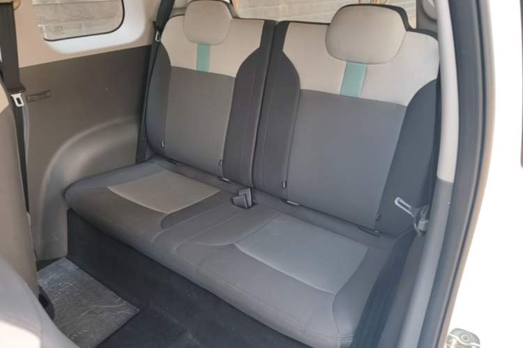 Used CHANGAN NEVO Lumin 2022 155 km – Refreshingly Sweet Edition Left Rear Seat
