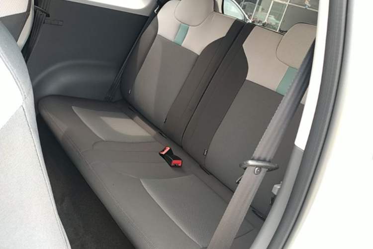 Used CHANGAN NEVO Lumin 2022 155 km – Refreshingly Sweet Edition Left Rear Seat