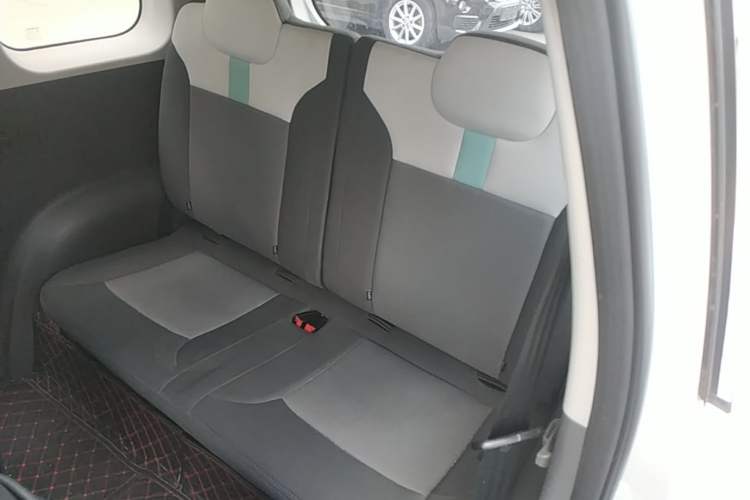 Used CHANGAN NEVO Lumin 2022 155 km – Refreshingly Sweet Edition Left Rear Seat