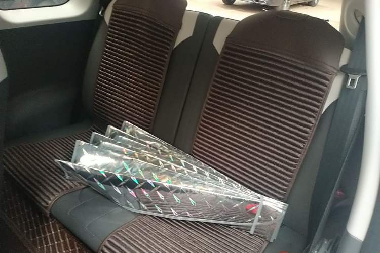 Used CHANGAN NEVO Lumin 2022 155 km – Refreshingly Sweet Edition Left Rear Seat