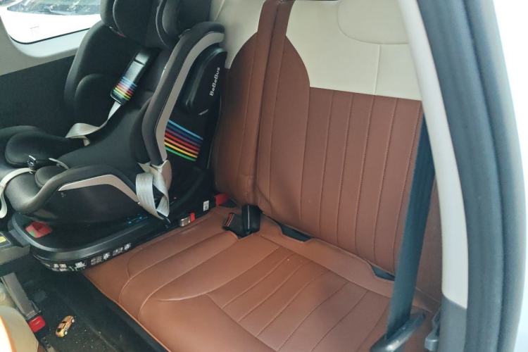 Used CHANGAN NEVO Lumin 2022 155 km – Refreshingly Sweet Edition Left Rear Seat