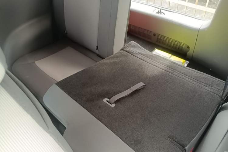 Used CHANGAN NEVO Lumin 2022 155 km – Refreshingly Sweet Edition Left Rear Seat