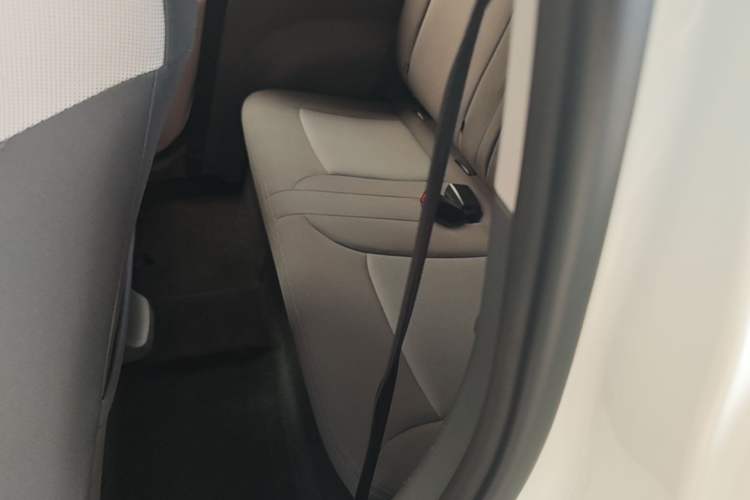 Used CHANGAN NEVO Lumin 2022 155 km – Refreshingly Sweet Edition Left Rear Seat