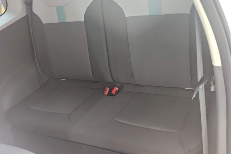 Used CHANGAN NEVO Lumin 2022 155 km – Refreshingly Sweet Edition Left Rear Seat