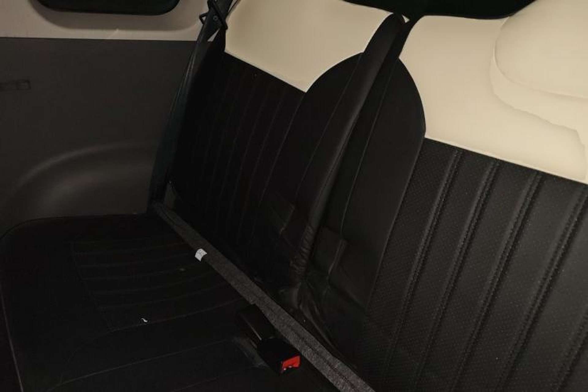Used CHANGAN NEVO Lumin 2022 155 km – Refreshingly Sweet Edition Left Rear Seat