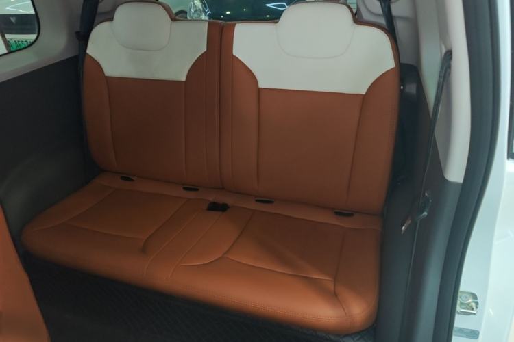 Used CHANGAN NEVO Lumin 2022 155 km – Refreshingly Sweet Edition Left Rear Seat