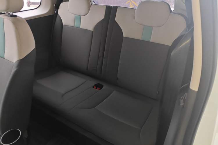 Used CHANGAN NEVO Lumin 2022 155 km – Refreshingly Sweet Edition Left Rear Seat