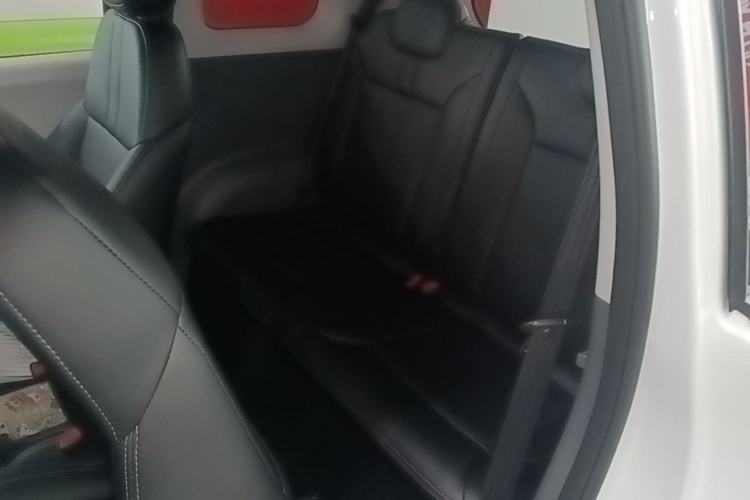 Used CHANGAN NEVO Lumin 2022 155 km – Refreshingly Sweet Edition Left Rear Seat