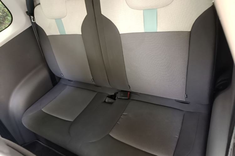 Used CHANGAN NEVO Lumin 2022 155 km – Refreshingly Sweet Edition Left Rear Seat
