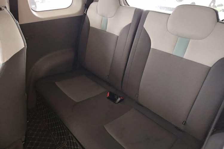 Used CHANGAN NEVO Lumin 2022 155 km – Refreshingly Sweet Edition Left Rear Seat