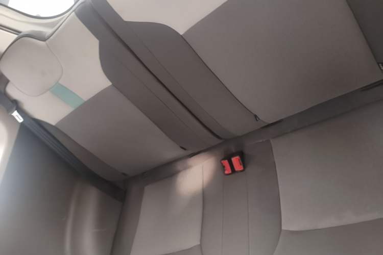 Used CHANGAN NEVO Lumin 2022 155 km – Refreshingly Sweet Edition Left Rear Seat