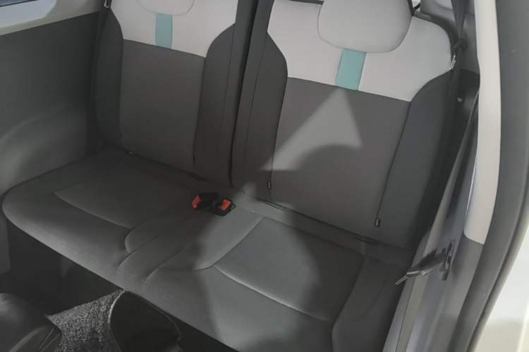 Used CHANGAN NEVO Lumin 2022 155 km – Refreshingly Sweet Edition Left Rear Seat
