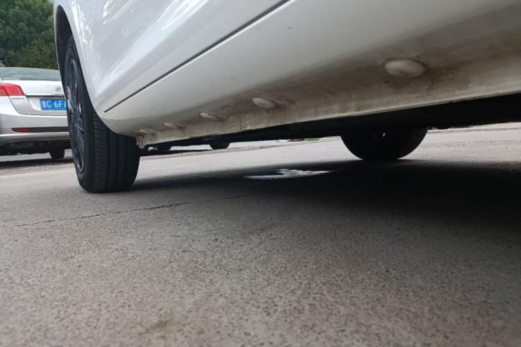 Used CHANGAN NEVO Lumin 2022 155 km – Refreshingly Sweet Edition Left Side Sill