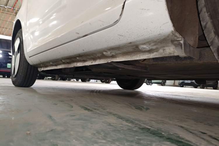 Used CHANGAN NEVO Lumin 2022 155 km – Refreshingly Sweet Edition Left Side Sill