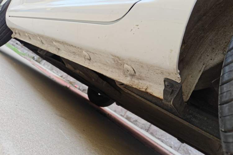 Used CHANGAN NEVO Lumin 2022 155 km – Refreshingly Sweet Edition Left Side Sill
