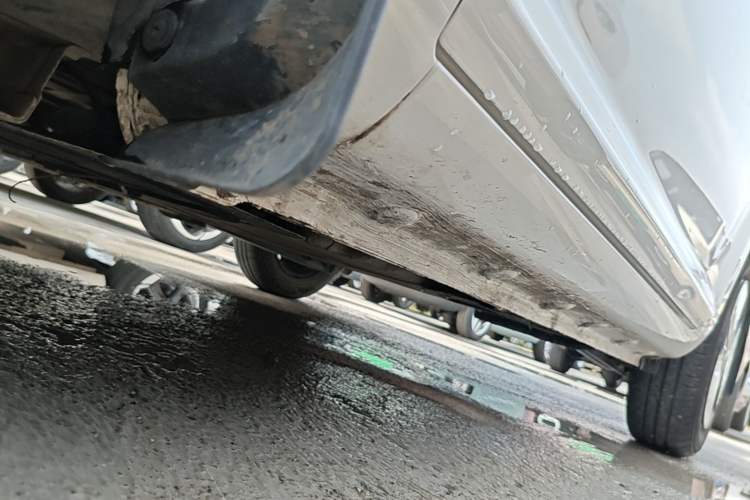 Used CHANGAN NEVO Lumin 2022 155 km – Refreshingly Sweet Edition Left Side Sill