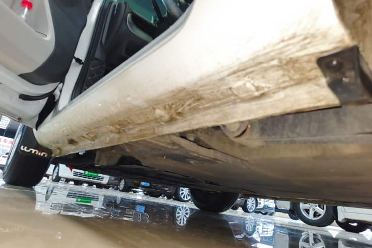 Used CHANGAN NEVO Lumin 2022 155 km – Refreshingly Sweet Edition Left Side Sill