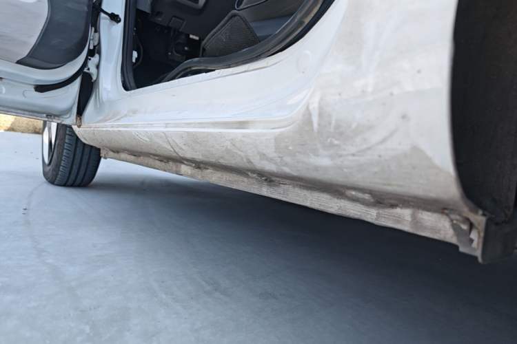 Used CHANGAN NEVO Lumin 2022 155 km – Refreshingly Sweet Edition Left Side Sill