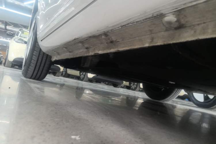 Used CHANGAN NEVO Lumin 2022 155 km – Refreshingly Sweet Edition Left Side Sill