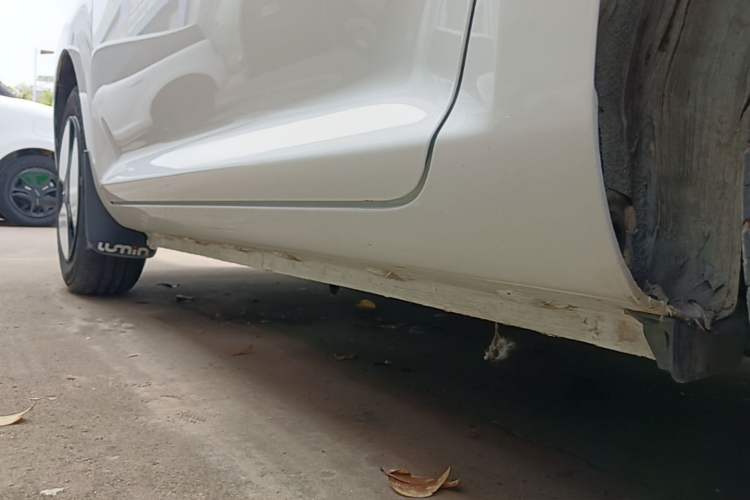 Used CHANGAN NEVO Lumin 2022 155 km – Refreshingly Sweet Edition Left Side Sill